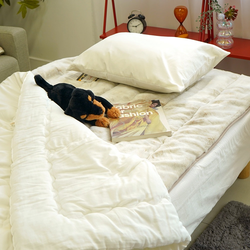 備長炭わた入り アクリルマイヤーファー敷パッド イメージ